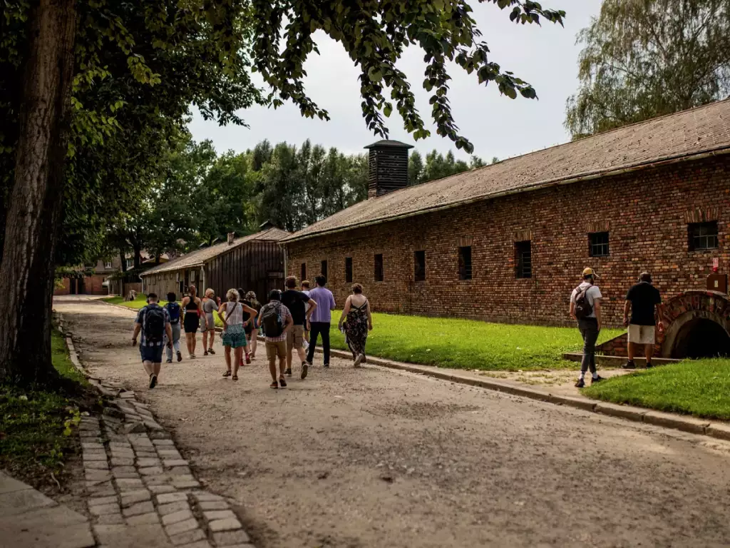 Auschwitz I - group of tourist walking past the barracks